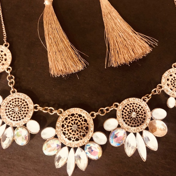 Faux crystal necklace & dangle rose gold fringe earrings set - Picture 5 of 8